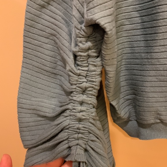 P Cill Cropped Sweatshirt with Bell Tie Sleeves - L - Picture 3 of 5